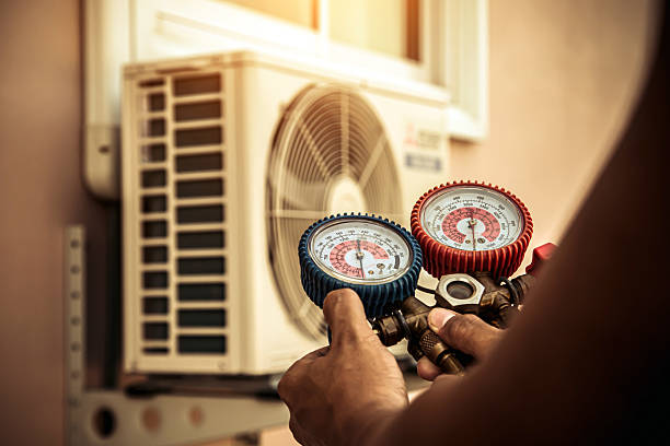 Professional Hvac Installation technician working in Aurora, OR